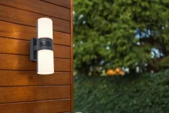 LED Außenwandleuchte Cyra mit Bewegungsmelder