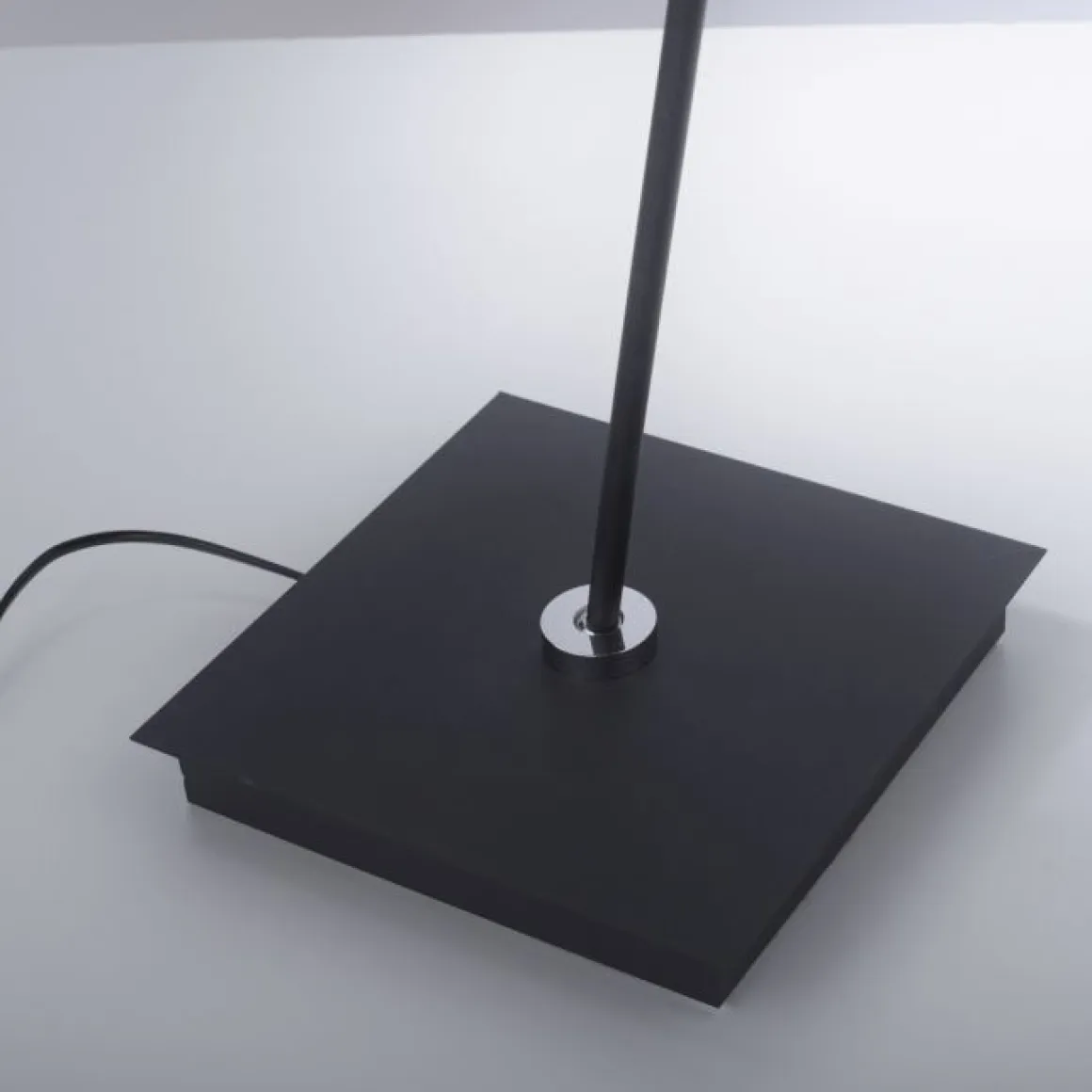 Neuhaus Pure LED Stehleuchte Mira schwarz