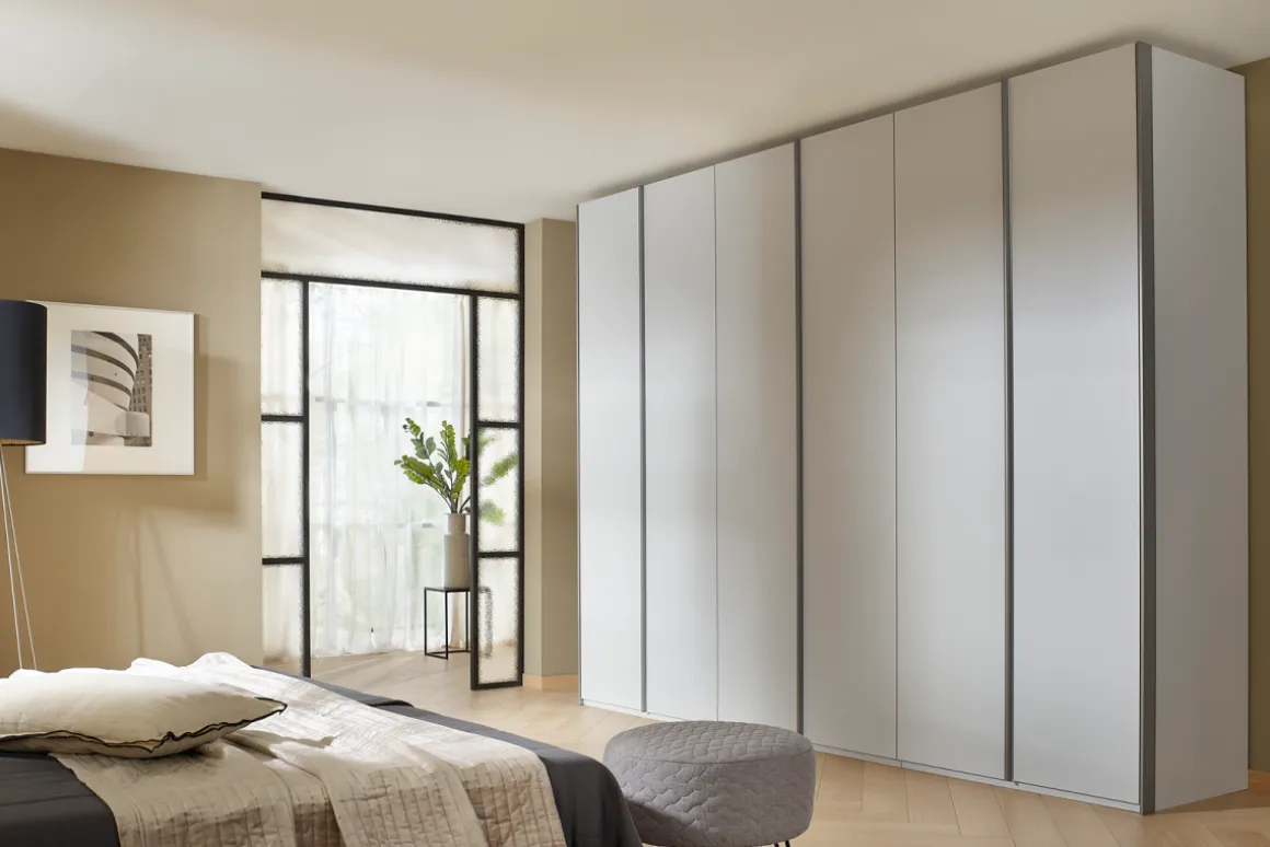 Rauch Drehtürenschrank 6-türig Skat Meridian